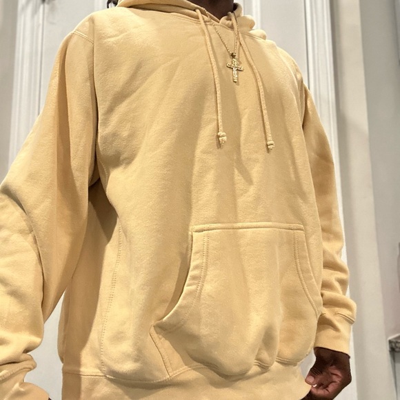 Pro Weave XL Hoodie! The color is so nice it’s like a light yellow color!! - Picture 4 of 4